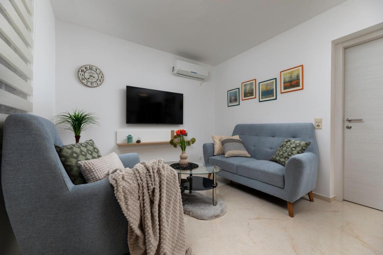 Apartman "Ela" ニヴィーチェ エクステリア 写真