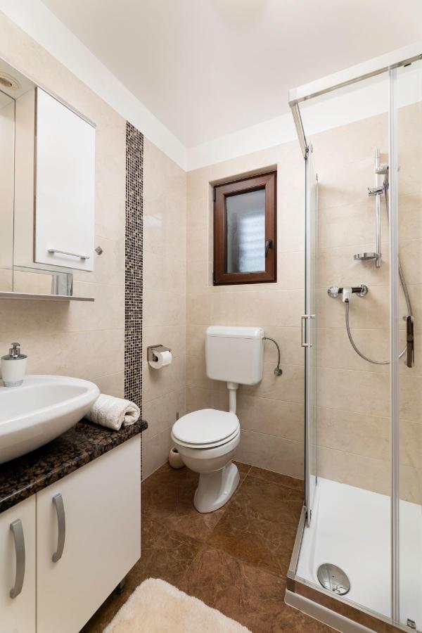 Apartman "Ela" ニヴィーチェ エクステリア 写真